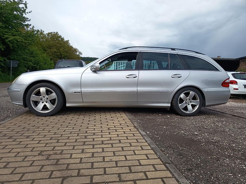 Mercedes-Benz Třídy E (2004) 3.2 165kw - fotka 12 z 40