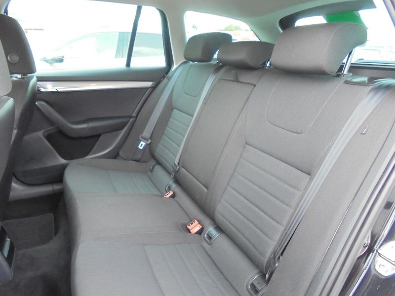Škoda Octavia (2014) 1.6TDI-77KW DSG-NAVIGACE-TAŽNÉ - fotka 12 z 12