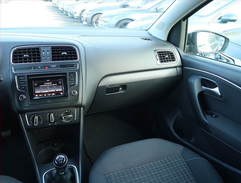Volkswagen Polo (2015) 1.2 TSI - fotka 8 z 14