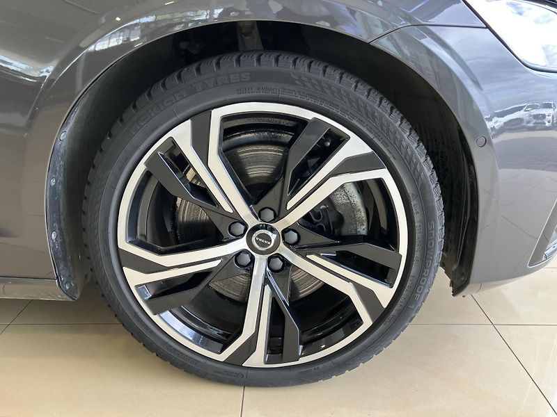 Volvo S60 B5 AWD Ultimate Dark AT8, ČR - fotka 5 z 43