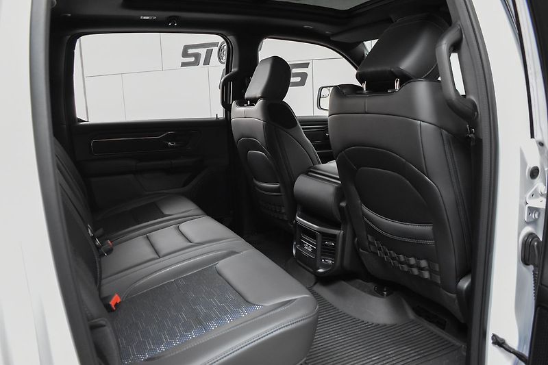 Dodge RAM 5.7 HEMI BIGHORN 4x4*PPF*ČR 1M - fotka 14 z 49