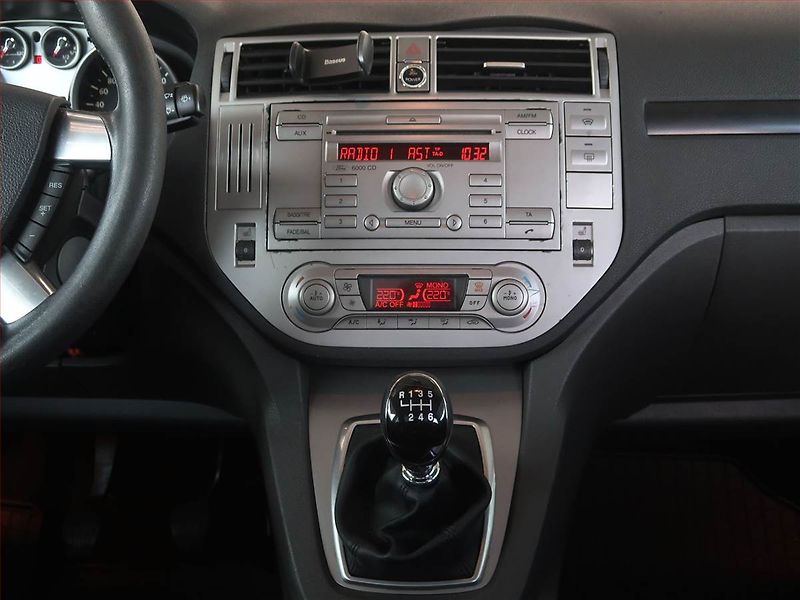 Ford Kuga (2009) 2.0 TDCi, po STK, Tažné - fotka 12 z 17