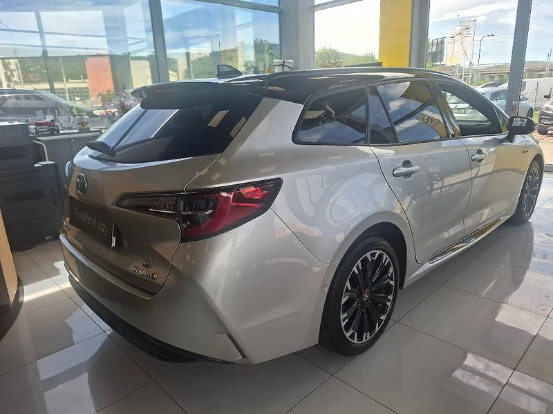 Toyota Corolla 1.8HEV 72 KW GR Sport 2021 - fotka 3 z 14