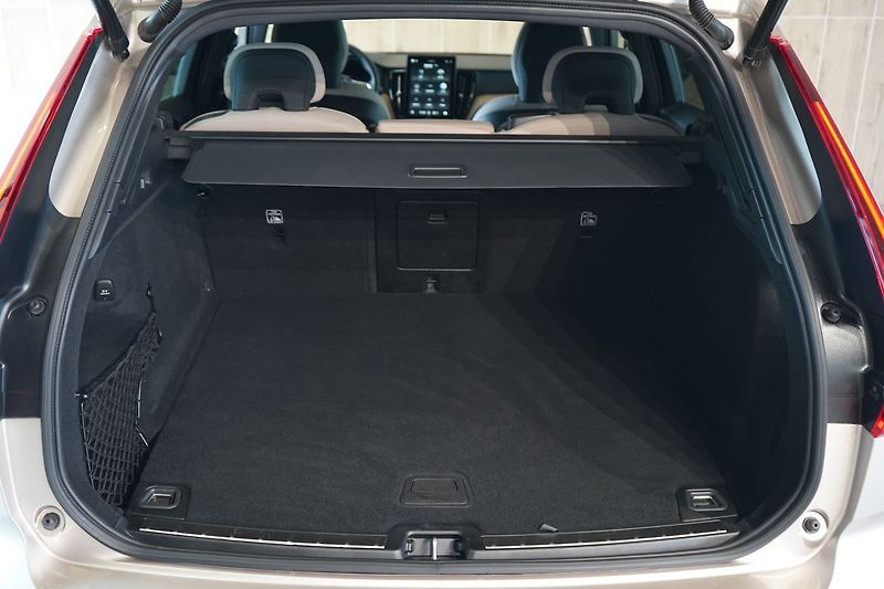 Volvo XC60 B5 PLUS Dark, Harman, 360° - fotka 13 z 42