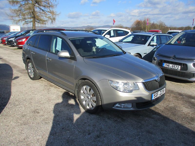 Škoda Superb (2010) combi II 1,9 TDi - fotka 2 z 11