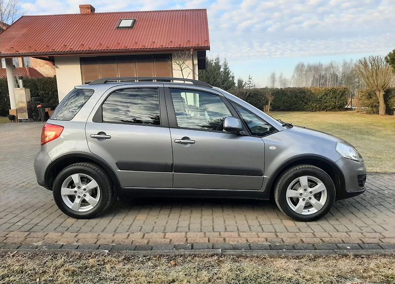 Suzuki SX4 (2010) Suzuki SX4, 1,6 4x4 r.v. 2010  - fotka 6 z 30