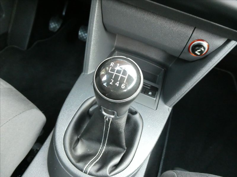 Volkswagen Touran 1,6 TDi 77kW CUP,7.míst,naviga - fotka 29 z 46
