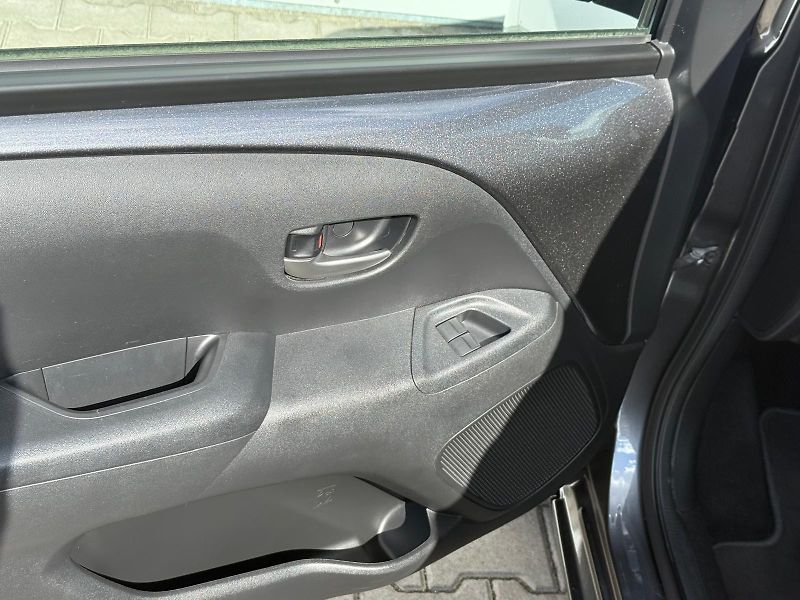 Toyota Aygo 1.0 VVT-i X-Play Style - fotka 12 z 27