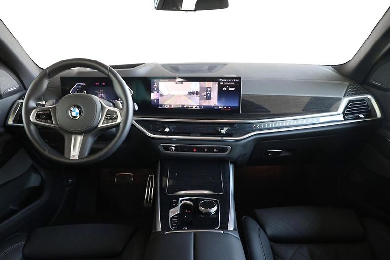 BMW X5 xDrive40i - fotka 8 z 34