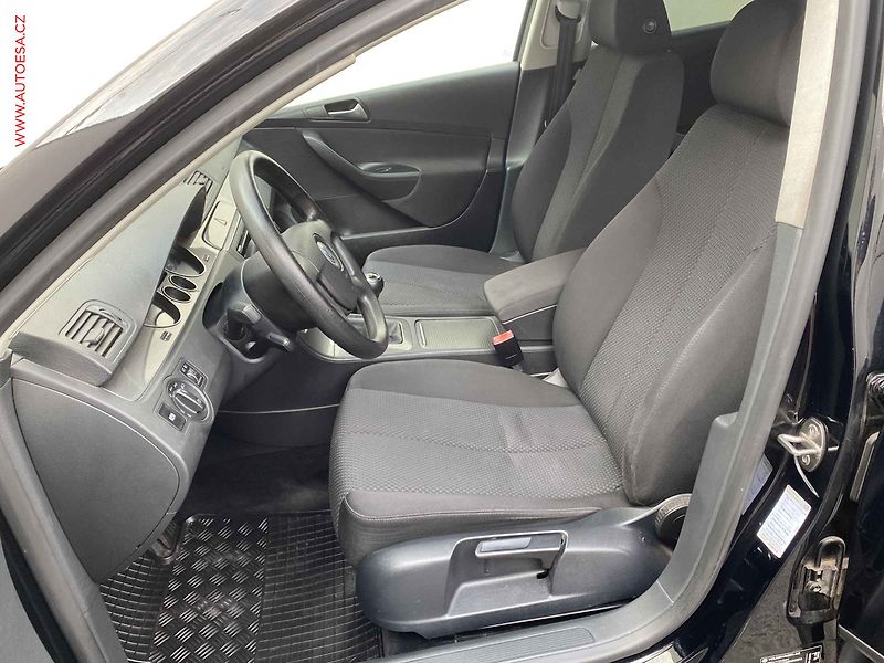 Volkswagen Passat (2008) 1.9 TDi, Trendline, AC - fotka 9 z 17