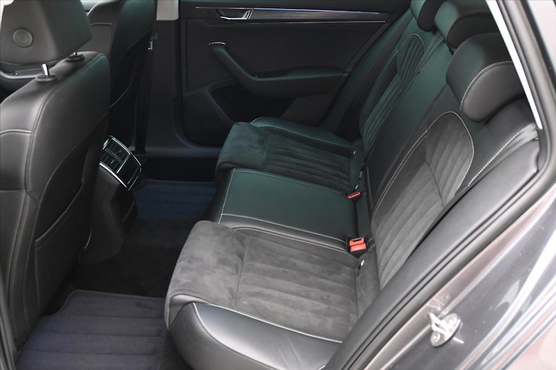 Škoda Superb 2,0 TDI 110 kW DSG STYLE Záruk - fotka 14 z 30