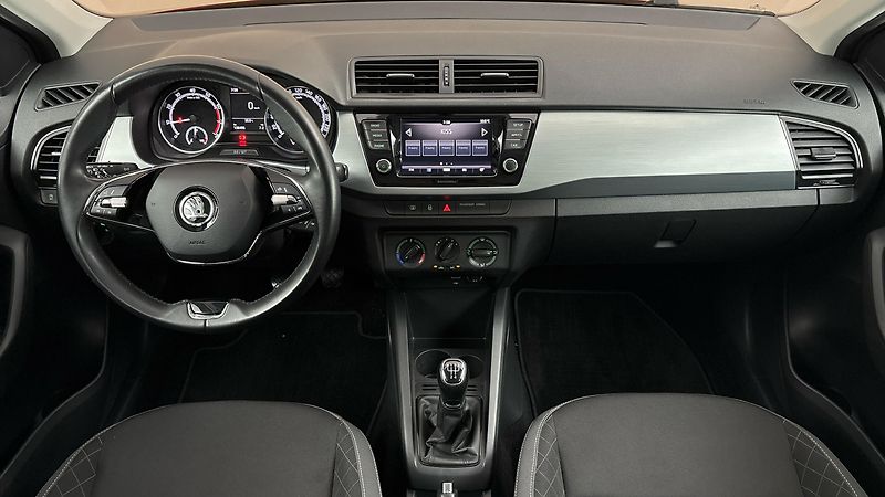 Škoda Fabia 1.0 TSI Ambition Combi - fotka 8 z 24