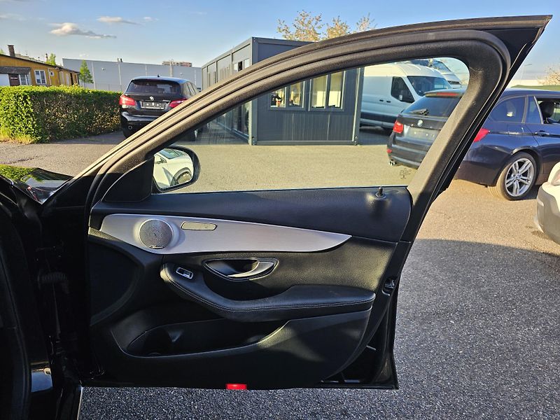Mercedes-Benz Třídy C (2016) C220D 125kW 4MATIC 7G AIRMATIC - fotka 35 z 50