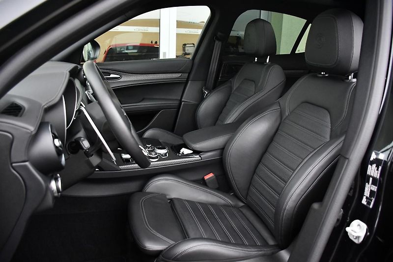 Alfa Romeo Stelvio 2.9V6 Bi-T.382 kW QUADRIFOGLIO - fotka 14 z 46