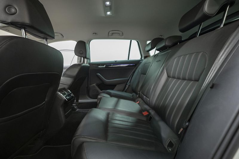 Škoda Superb 2.0 TDI 110 kW L&K - fotka 10 z 36