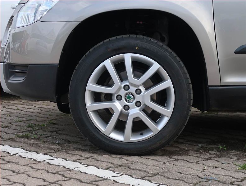Škoda Yeti (2010) 2.0 TDI, 4X4, ČR,1.maj - fotka 14 z 18