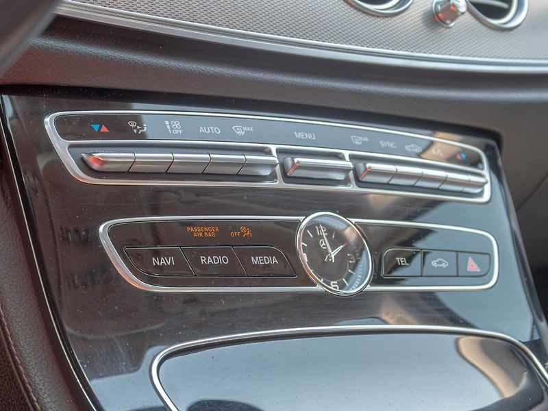Mercedes-Benz Třídy E (2018) ČR 220CDI 143KW 4x4 – 2x PNEU - fotka 29 z 52