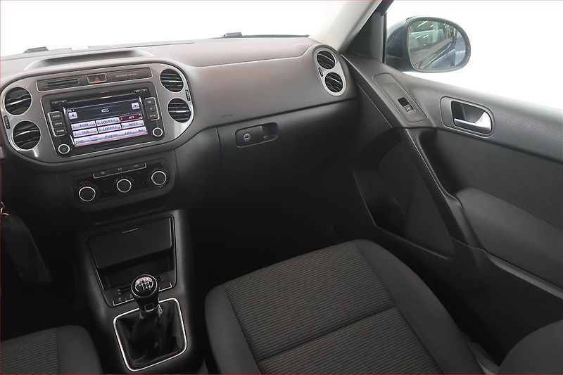 Volkswagen Tiguan (2012) 2.0 TDI, Serv.kniha - fotka 8 z 16