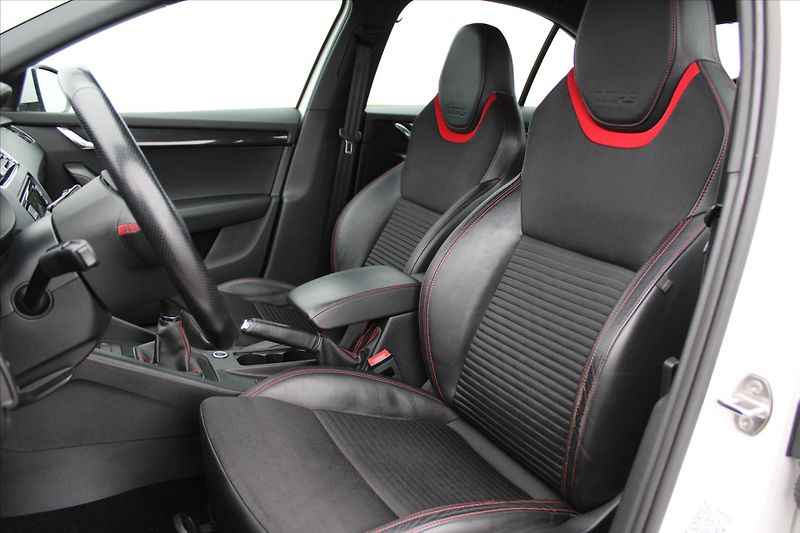 Škoda Octavia RS 2.0TDI 135kW BIXEN TAŽNÉ ČR - fotka 10 z 19