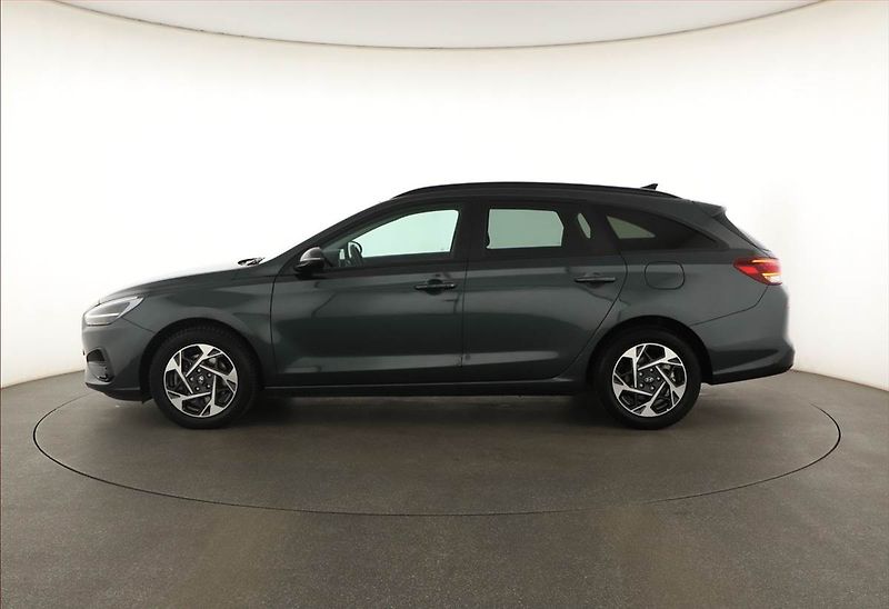 Hyundai i30 (2024) Family Smart 1.5 DPI, Navi - fotka 3 z 20