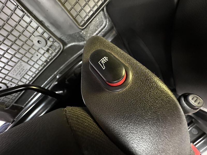 Ford Transit Custom (2014) SPORT 2.2/114Kw  *3.Místa *TZ* - fotka 23 z 41