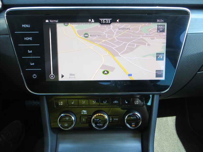 Škoda Superb 2,0 TSI  DSG Style 140kW Tažné - fotka 22 z 30