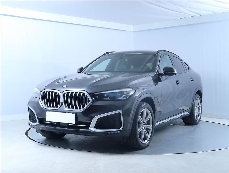 BMW X6 (2021) xDrive30d, ACC, Výhřev, Kamera - fotka 2 z 20