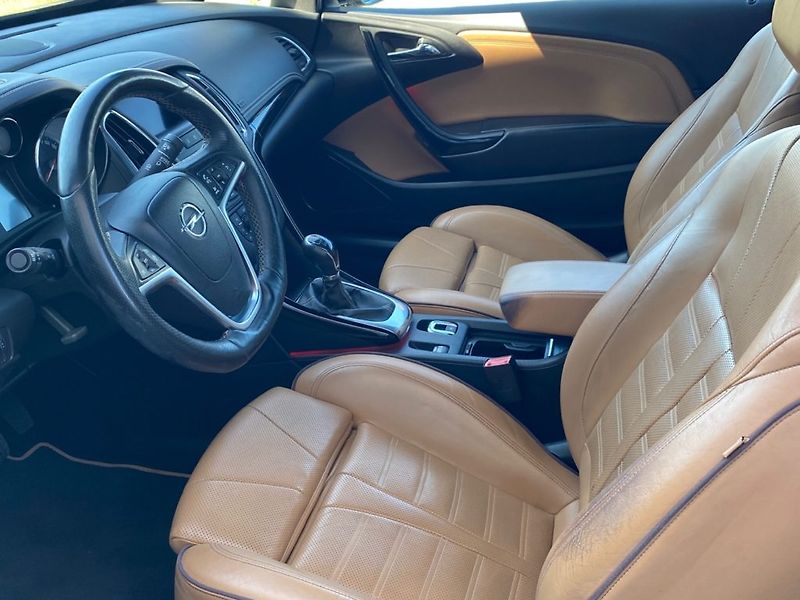 Opel Cascada (2015) 1,4TURBO(103kW)6-st.man Cosmo - fotka 11 z 36
