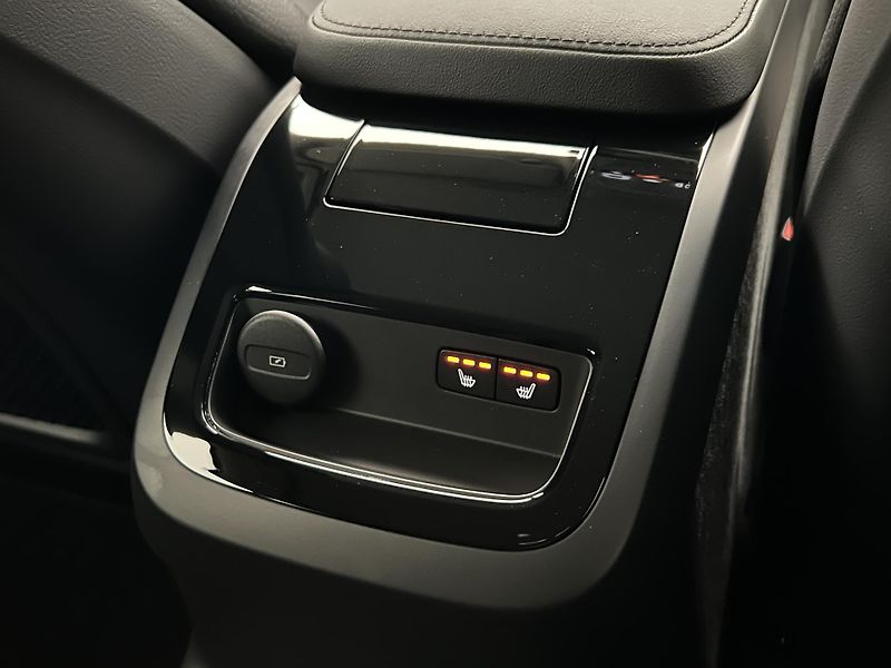Volvo V90 T6 AWD RECHARGE CORE AUT  - fotka 21 z 47