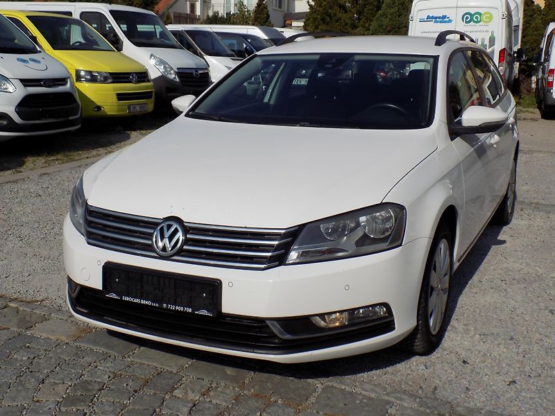 Volkswagen Passat 1,4 TSI 90 KW AUTOKLIMA VÝHŘEV - fotka 2 z 42