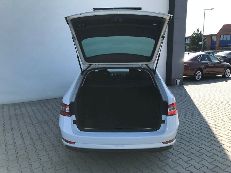 Škoda Superb (2022) COM GRT STY TD 110/2.0 6MP - fotka 6 z 26