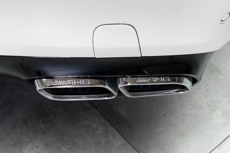 Mercedes-Benz Třídy C C63 AMG V8 BURMESTER*NAPPA*DPH - fotka 49 z 51