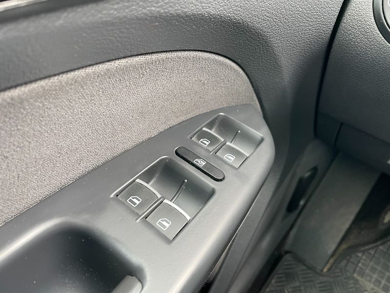 Volkswagen Touran (2014) 2.0TDi 103kW LIFE! Navigace! - fotka 22 z 31