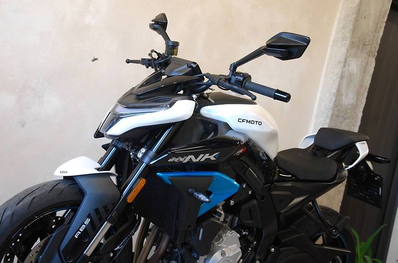 CFMOTO (2025) 675 NK - stroj od nás,1.maj,90 - fotka 14 z 20