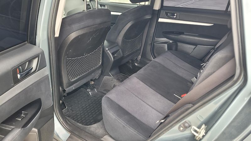 Subaru Legacy 2,5i 4x4 123 KW - fotka 15 z 24