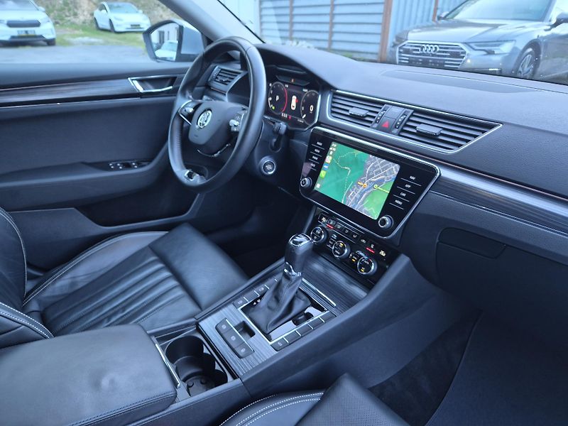 Škoda Superb Combi 2,0TDi 147kw DSG 17ALU - fotka 36 z 41
