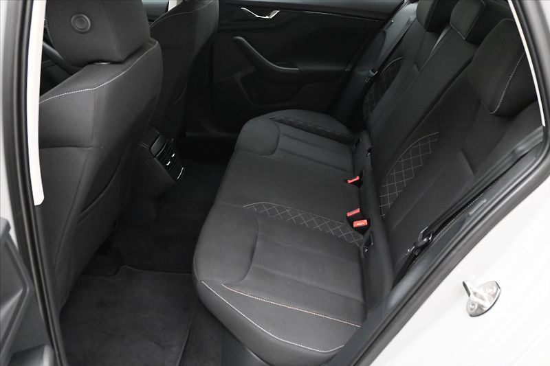Škoda Scala 1,0 TSI 81 kW DSG Ambition Zár - fotka 14 z 30