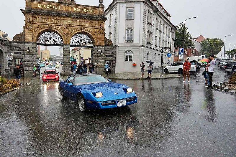 Americké automobily Corvette na 21. ročníku tradičního srazu v areálu Plzeňského Prazdroje.