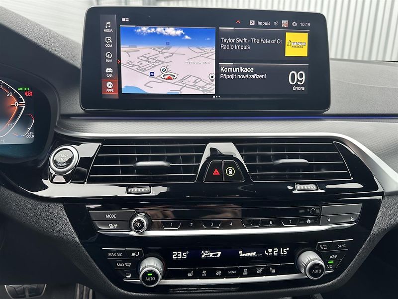 BMW Řada 5 520d xDrive Sedan - fotka 12 z 17
