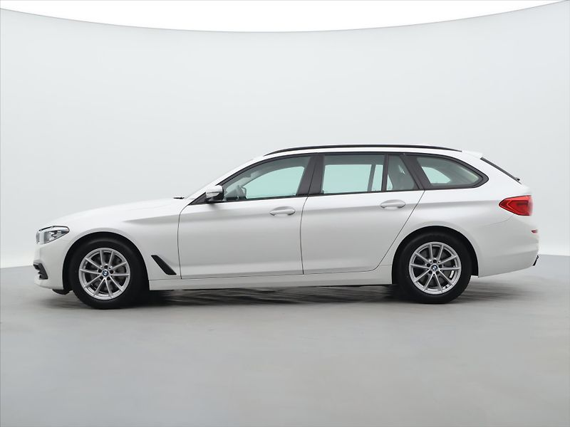 BMW Řada 5 3,0 530d 195kW Aut. Sport Line - fotka 4 z 31