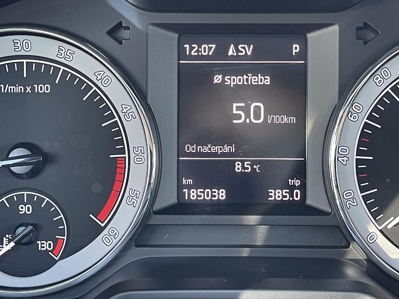 Škoda Octavia 2.0TDi DSG STYLE-Navi-DPH-ČR ! - fotka 33 z 38