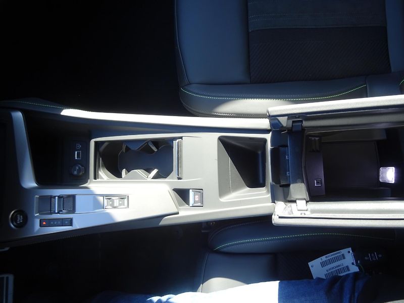 Peugeot 408 (2026) GT Plug-in HYBRID 240k e-DCS7 - fotka 44 z 55
