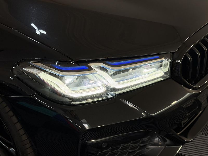 BMW Řada 5 530d xDrive M-Sport Laser FCL - fotka 13 z 48