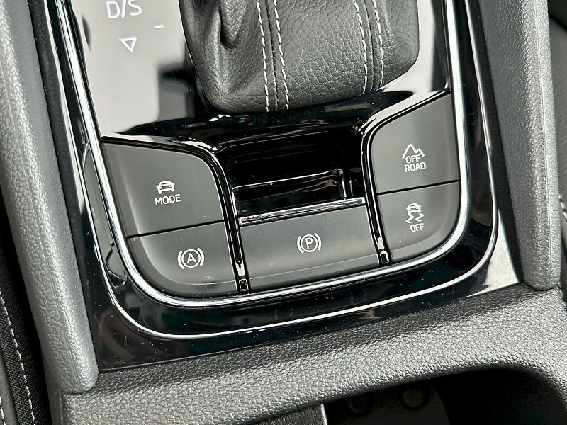 Škoda Karoq (2025) DSG 2.0TSI 140kW 4x4 SportLine - fotka 26 z 37