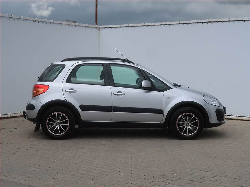 Suzuki SX4 (2011) 1.5 VVT, LPG - fotka 6 z 13