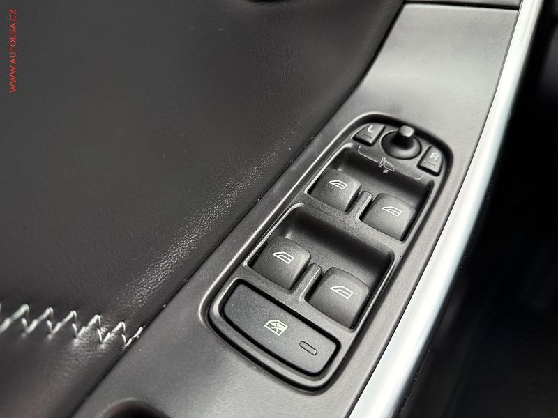 Volvo XC60 (2012) 2.4 D 4x4, xenon, kůže - fotka 11 z 19