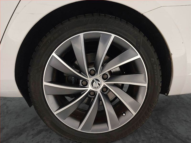 Škoda Superb (2018) Laurin&Klement 2.0 TDI, 4X4 - fotka 15 z 32