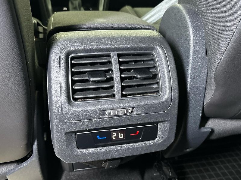 Volkswagen Touran Comfortline DSG - fotka 22 z 29