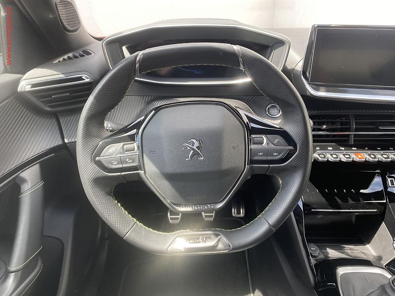 Peugeot 2008 (2021) 1.2 PT, GT, navi, kamera - fotka 11 z 18