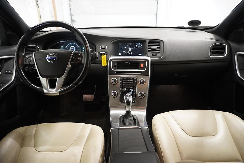 Volvo V60 D4 AUTOMAT - fotka 19 z 29